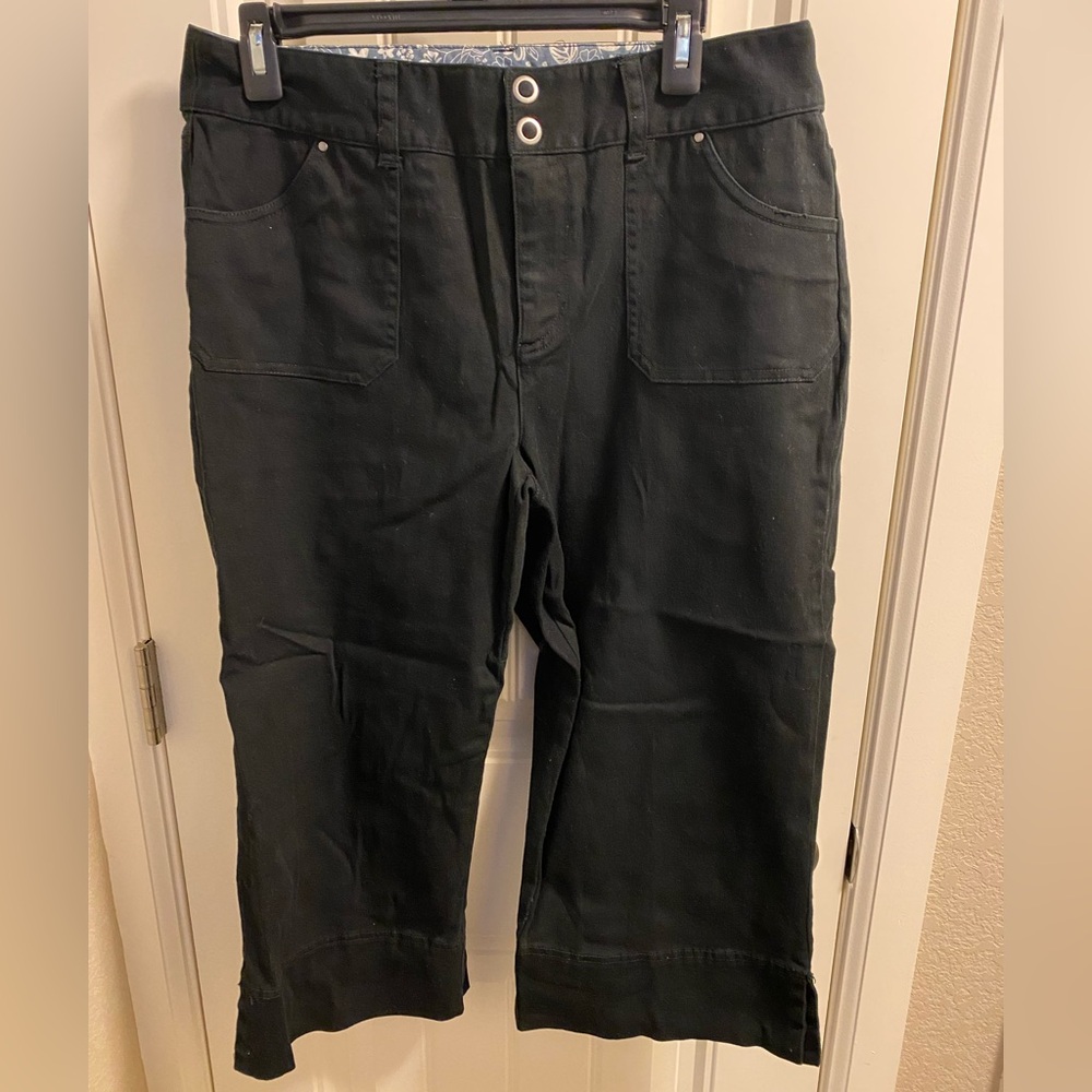 Christopher Banks 10 Pants Black Cargo Pocket Capri Length Stretch Slacks Capris